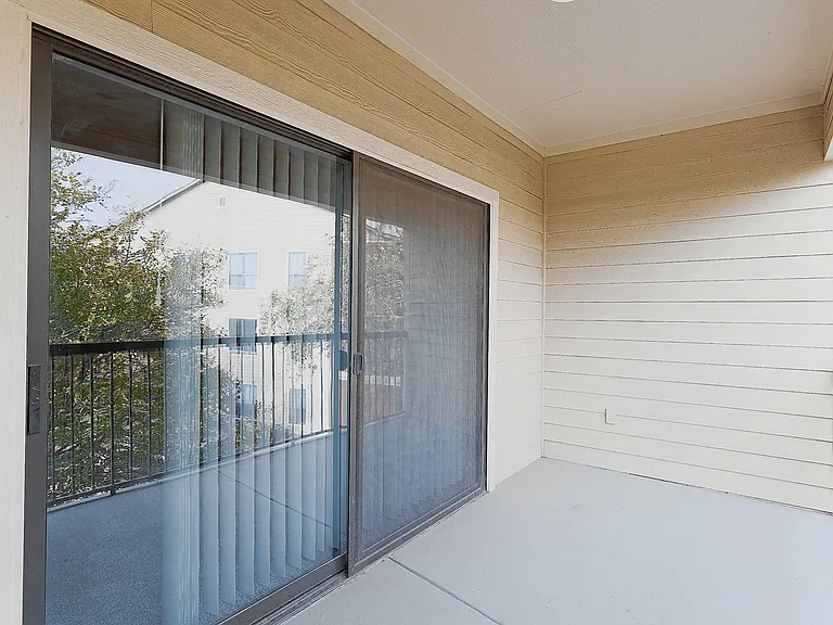 Broadstone Colonnade — Photo 14