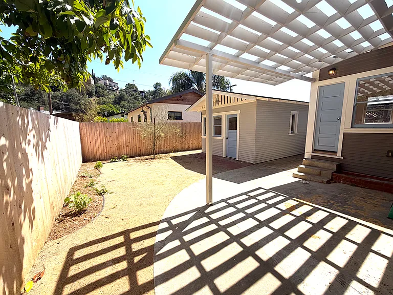 1966 Addison Way — Photo 7