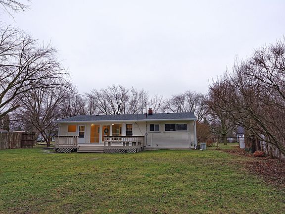 4th image of 225 Margaret Pl