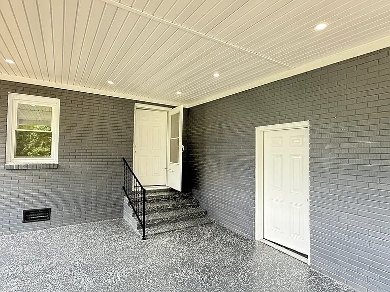 215 Newton Ln — Photo 13