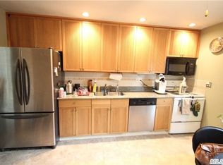 145 Connetquot Dr, Oakdale, NY 11769