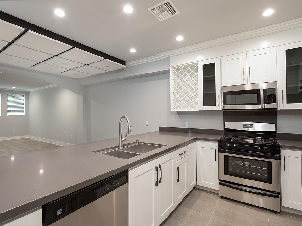 1st image of 1350 S Roxbury Dr #202