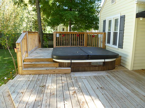 7-seat hot tub
