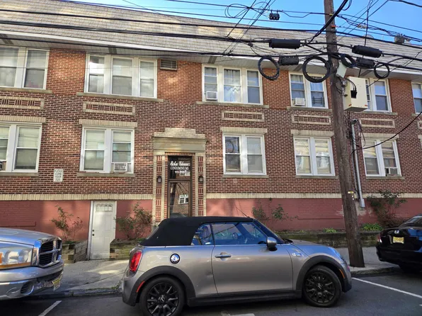 111 66th St APT 10, West New York, NJ 07093