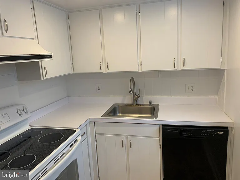 3007 S Buchanan St #B2 — Photo 11