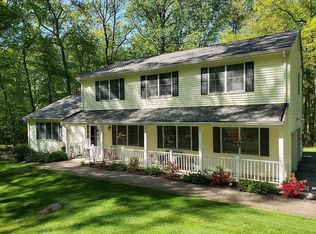 7 Queen Eleanor Dr, Gales Ferry, CT 06335