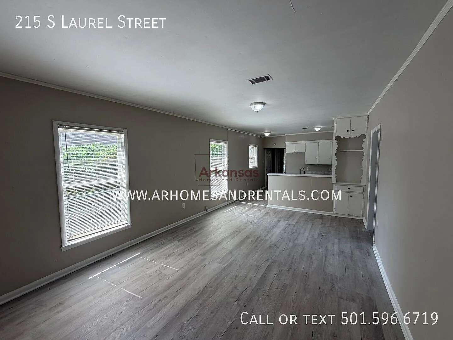 1/2 Off First Month's Rent ~ 215 S. Laurel Street 4 Bedrooms | 2 Bathrooms — Photo 3