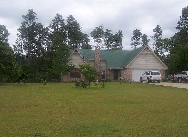 1st image of 10 Louis Dr
