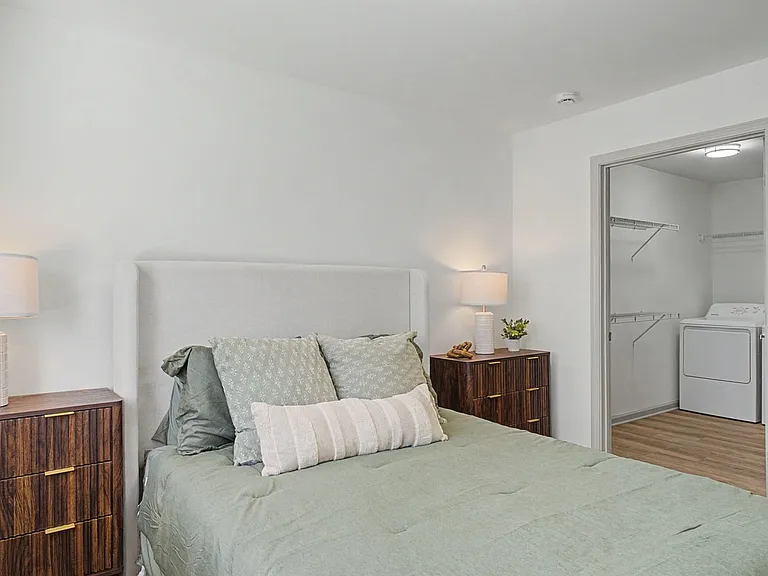 1128 W College St — Photo 20