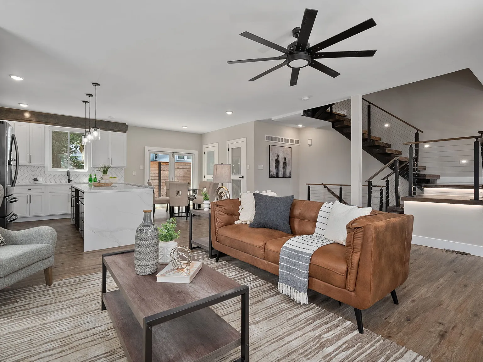 4 bed, 3.5 bath, 2212 sqft, $4,500 — Photo 3