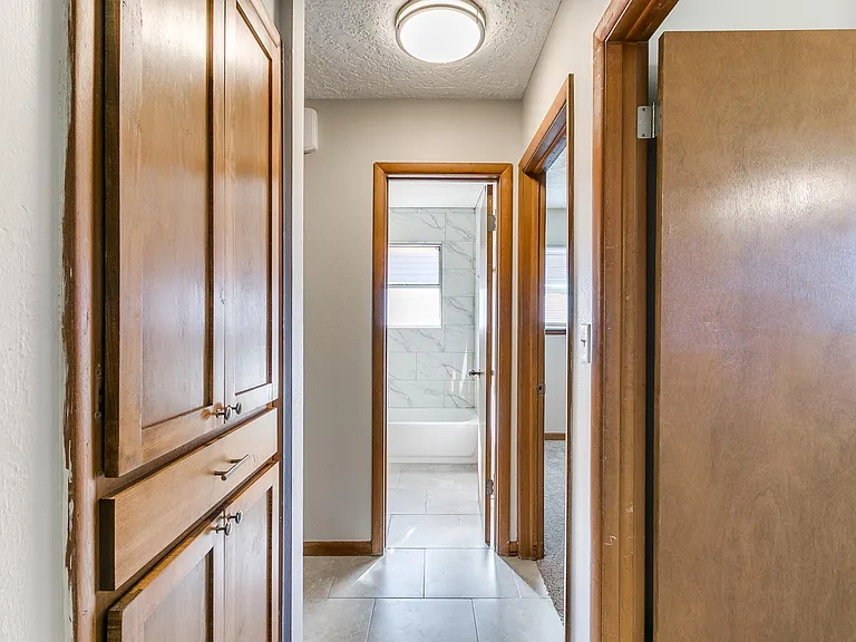 214 Thompson Dr — Photo 10