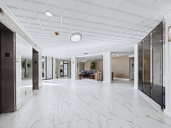 3rd image of 336 GOLFVIEW Road #1017