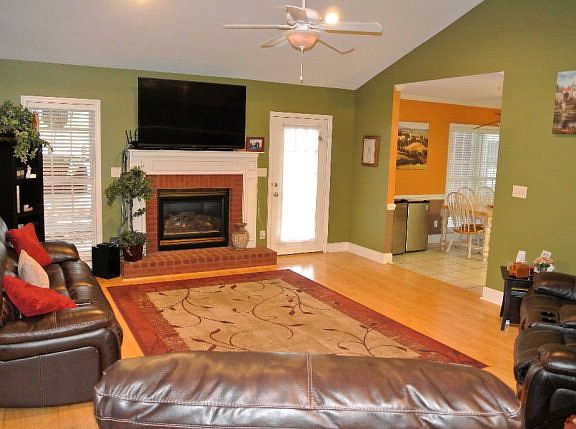 4th image of 164 Winchester Dr