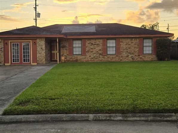 4940 Beaumont Dr, Beaumont, TX 77708