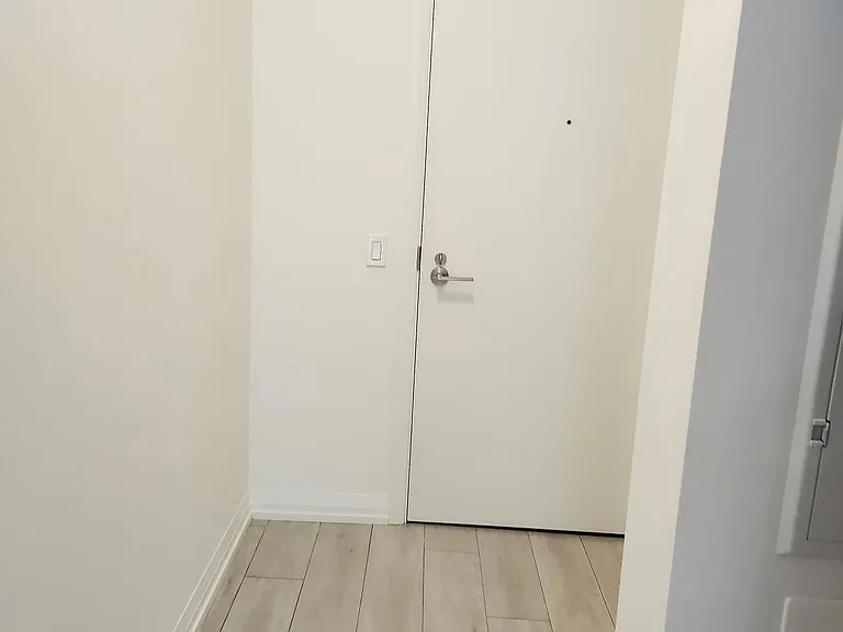 400 King St W #1212 — Photo 7