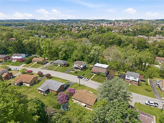 5th image of 551 Hickory Dr