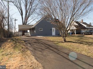 5 Hollyhock Ln, Levittown, PA