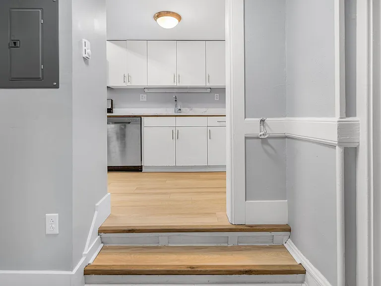 504 Stewart Ave — Photo 232