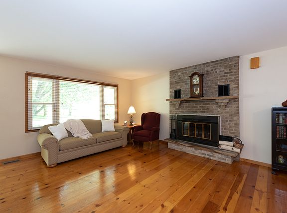 2nd image of 340 Thompson Ave