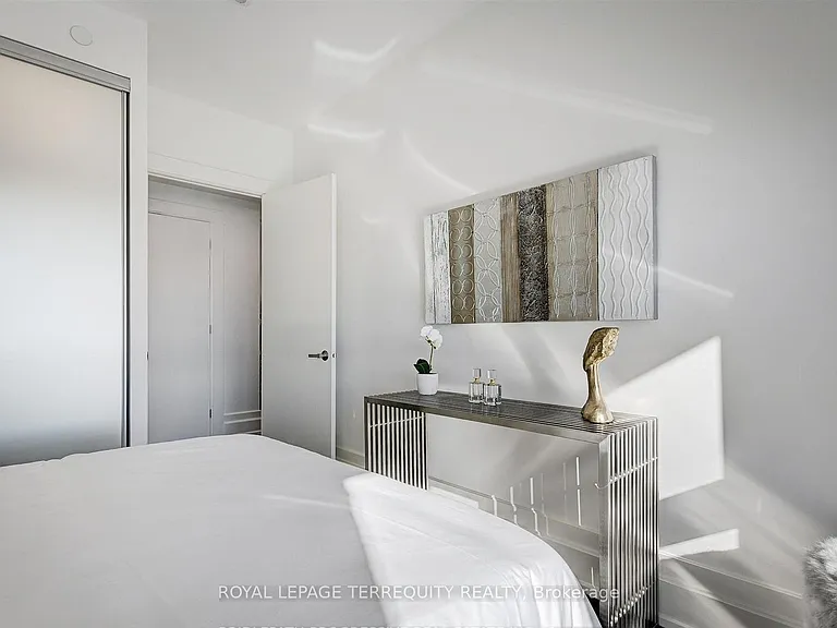 3 Southvale Dr #401 — Photo 40