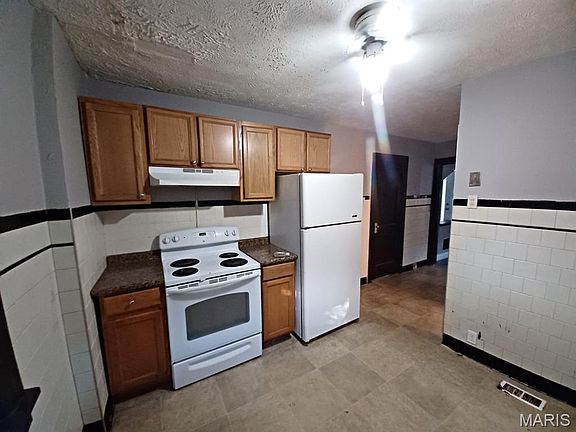 5th image of 8328 Strathmore Pl