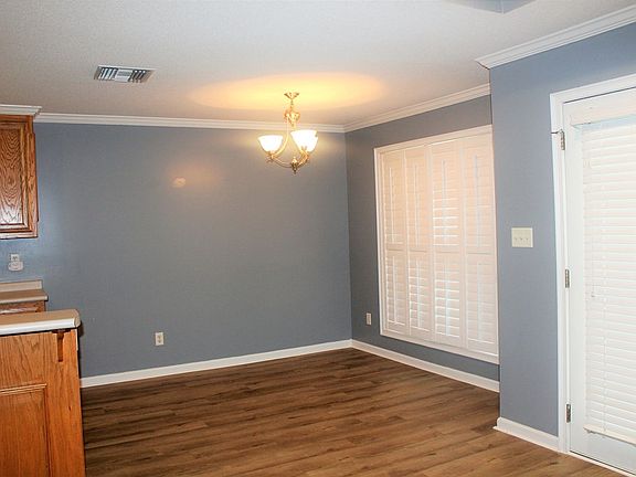 4th image of 2716 Pineview Dr