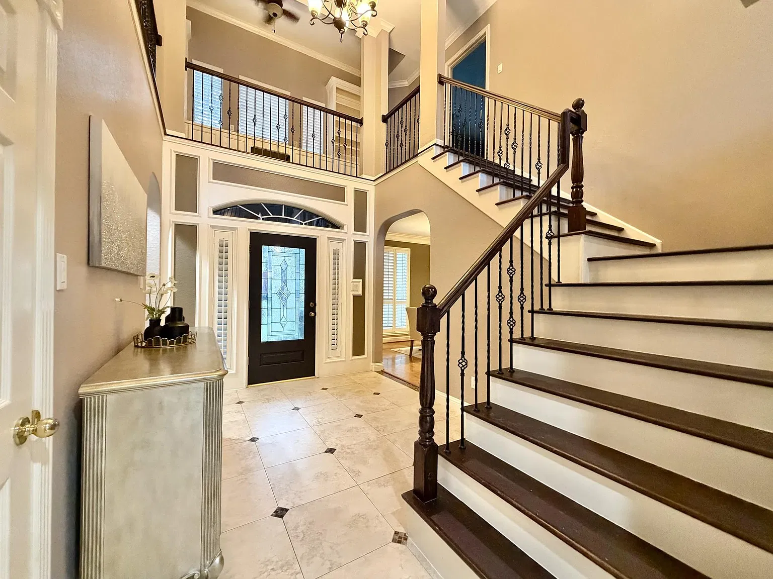 5 bed, 3.5 bath, 4048 sqft, $3,800 — Photo 3