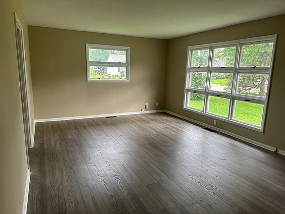 5th image of 400 Crescent Ct