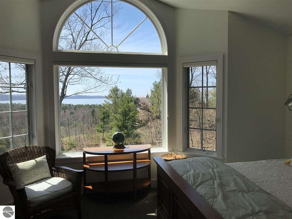 1st image of 30 Brook Hl