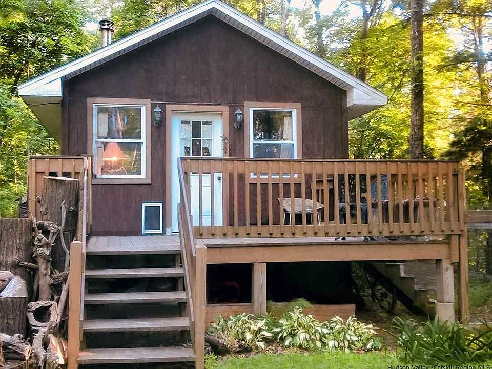 1st image of 40 Clearwater Ln