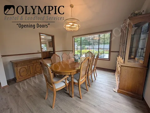 Well Maintained 4 Bedroom, 2.5 Bath Home in Glenmore — Photo 4