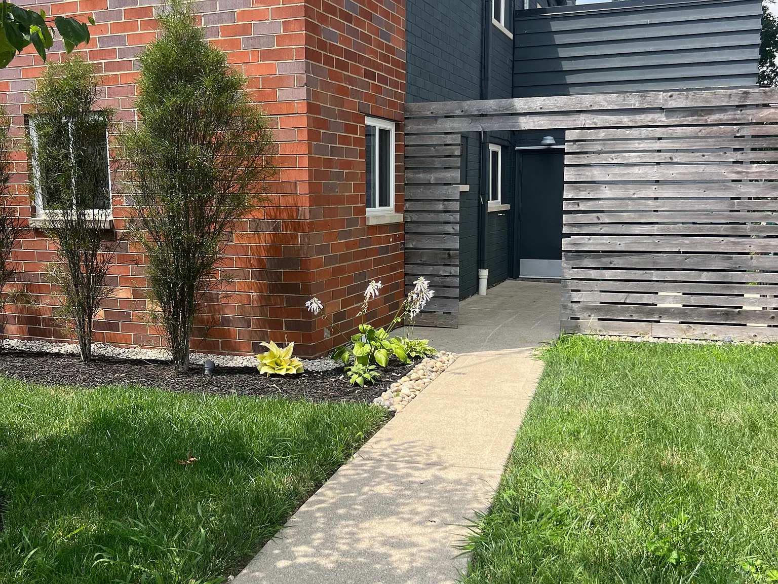 2 bed, 760 sqft, $1,395 — Photo 2