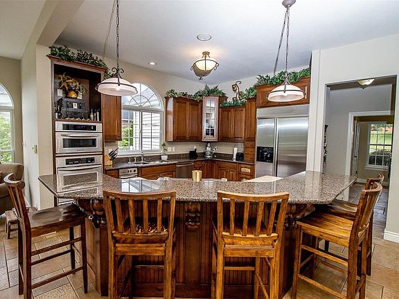 4th image of 670 Ming Lake Dr