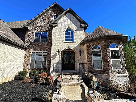 2nd image of 1 Sylvias Way SE