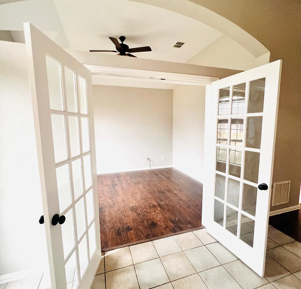 3 bed, 1717 sqft, $2,100 — Photo 1