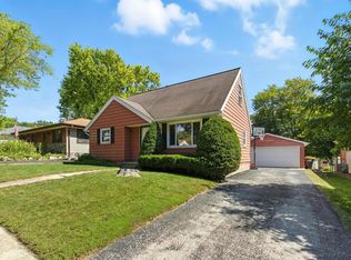 1801 Santa Barbara Dr, Waukesha, WI 53189