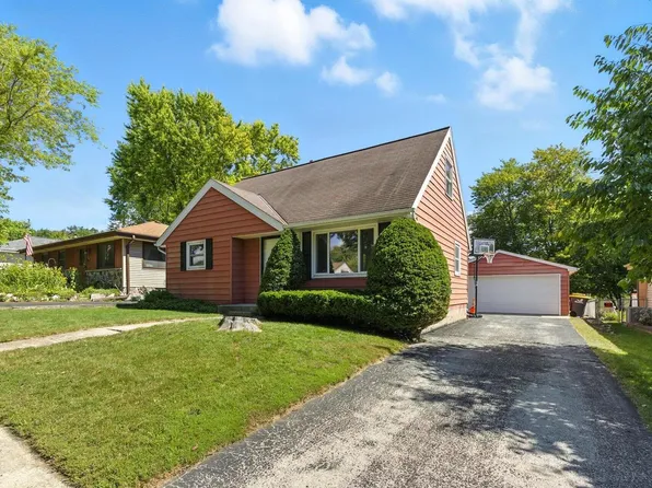 1801 Santa Barbara DRIVE, Waukesha, WI 53189
