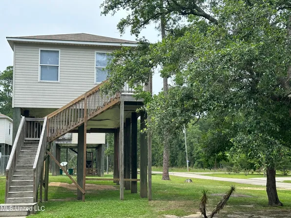 6016 Cedar Dr, Bay Saint Louis, MS 39520