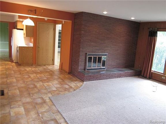 4th image of 21595 Outer Dr