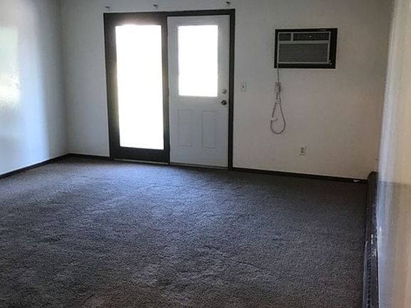 3rd image of 320 Oxford Ct #2