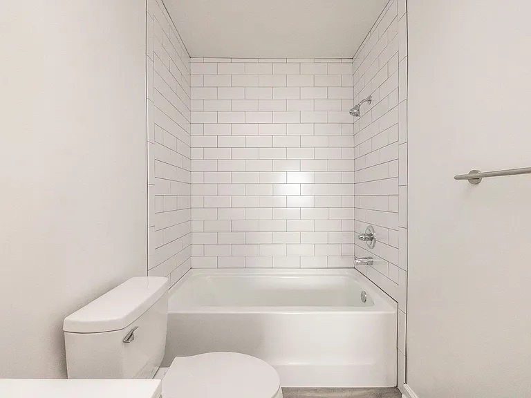 3231 Hunters Mill Dr — Photo 21