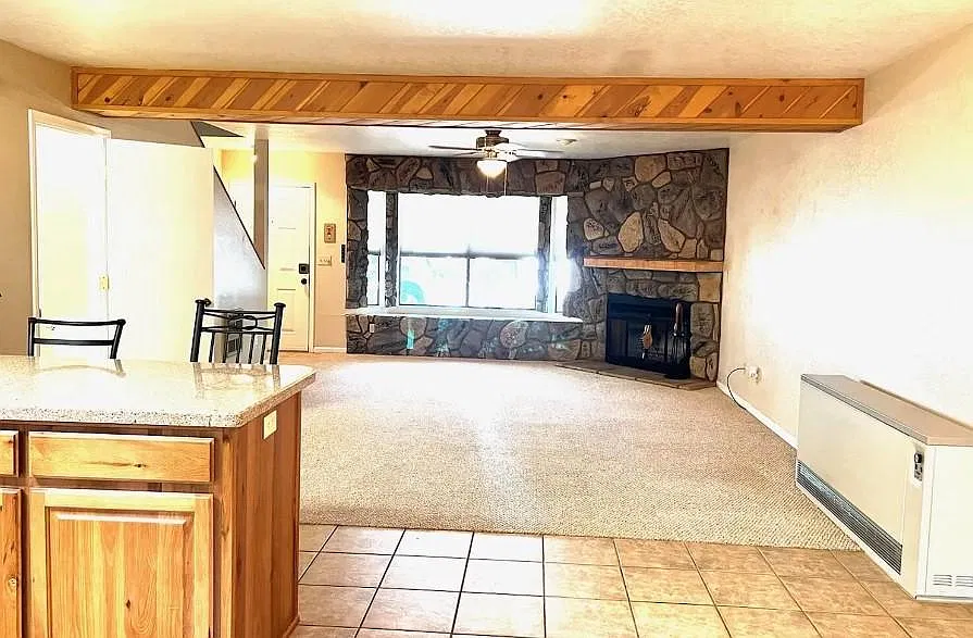 3 bed, 1390 sqft, $1,925 — Photo 4