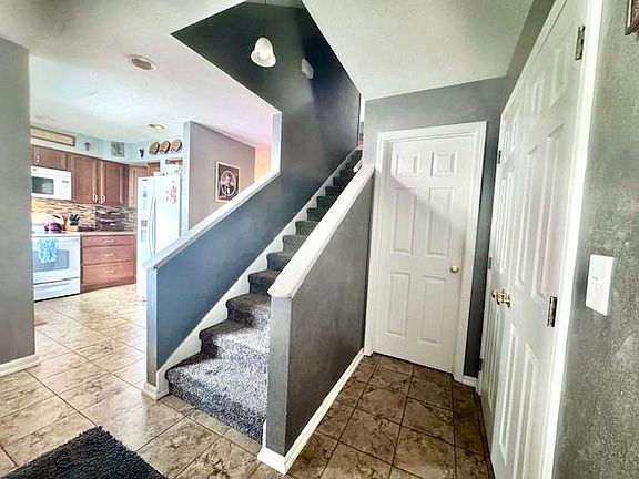 2nd image of 325 Ridgewood Dr