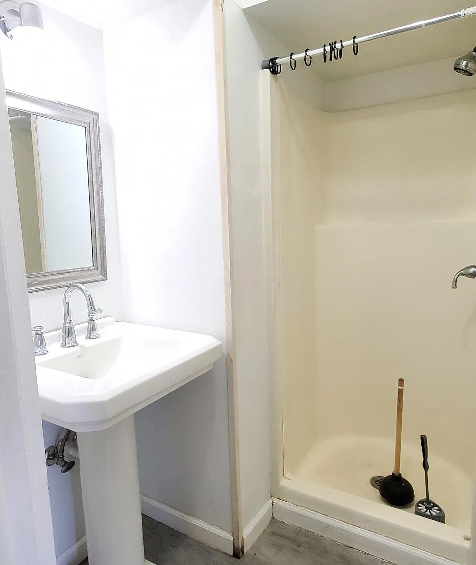 1 bed, 7501 sqft, $800 — Photo 1