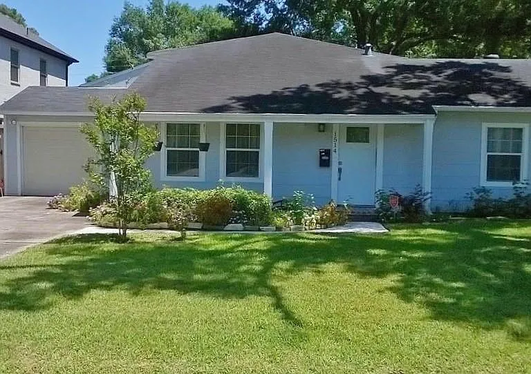 1514 Zora St — Photo 1
