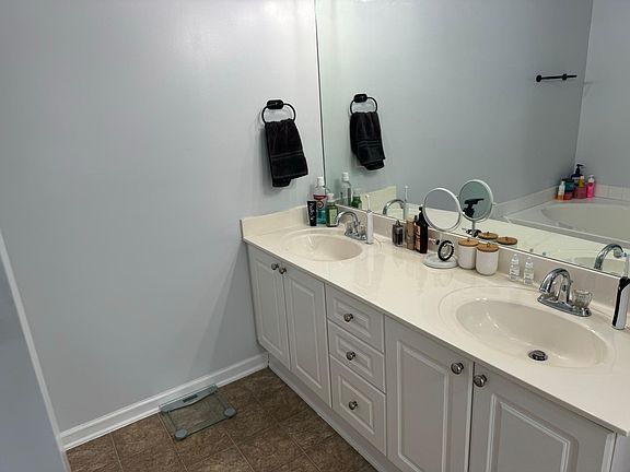 3rd image of 330 Forest Lakes Dr