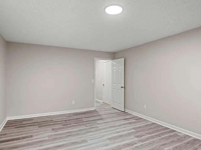 732 NE Barnes Dr #B — Photo 18