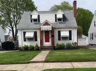 159 Woodhaven Rd, Pawtucket, RI 02861