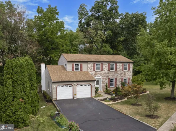 1260 Holly Rd, Warrington, PA 18976