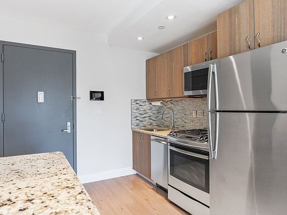 3rd image of 2818 Astoria Blvd #304